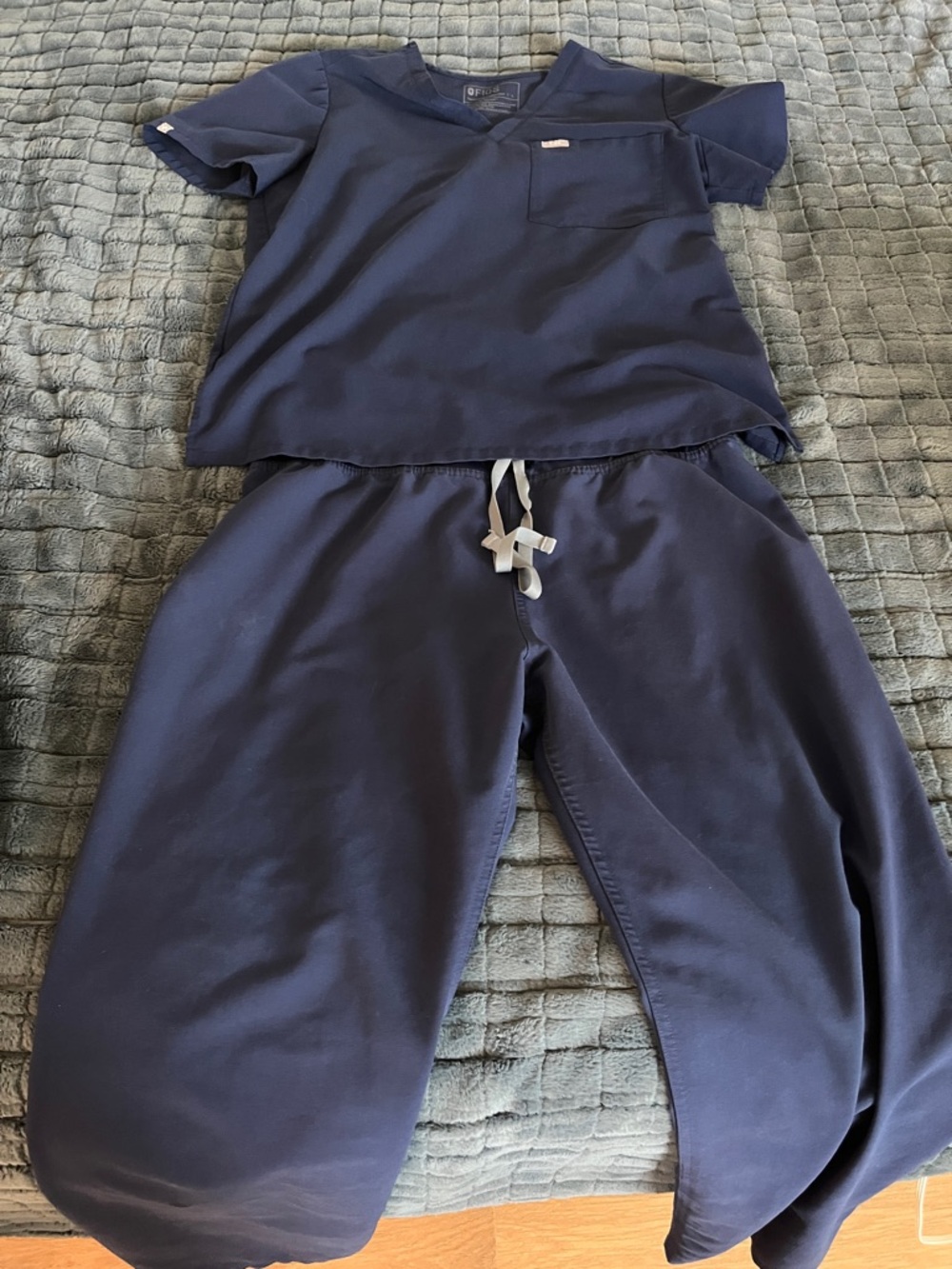 Figs Navy Large Set Catarina top, Livingston pant